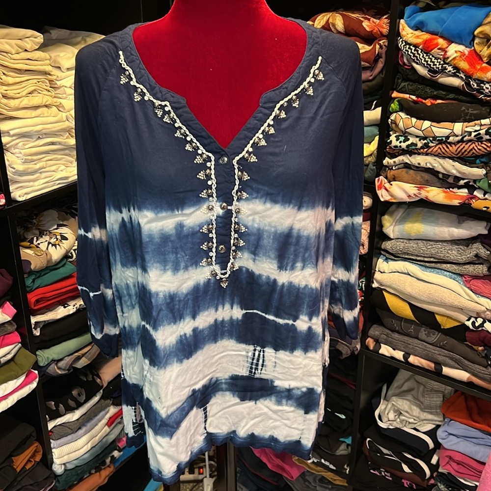 #342. 🪷 Blue and White Tie-Dye Top with Embellishments. Large